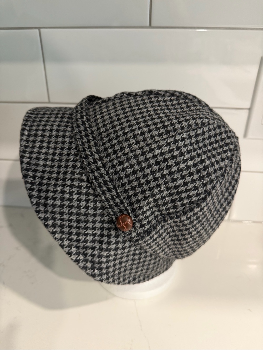 ALFRED SUNG Black and Gray Houndstooth Cap - womens accessory
